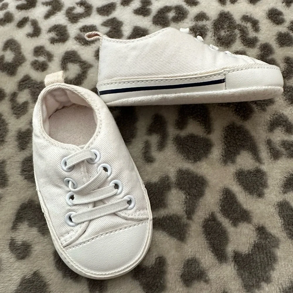 Old Navy Infant Sneakers Size 3-6 months